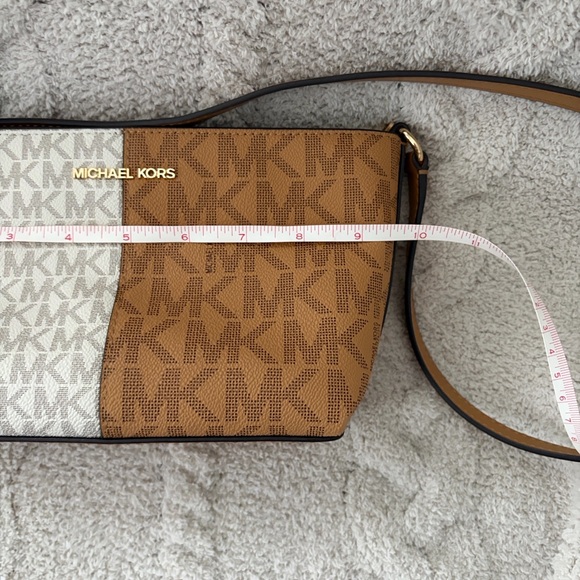 Michael Kors Jet Set two toned Logo Crossbody Bag - Picture 4 of 6